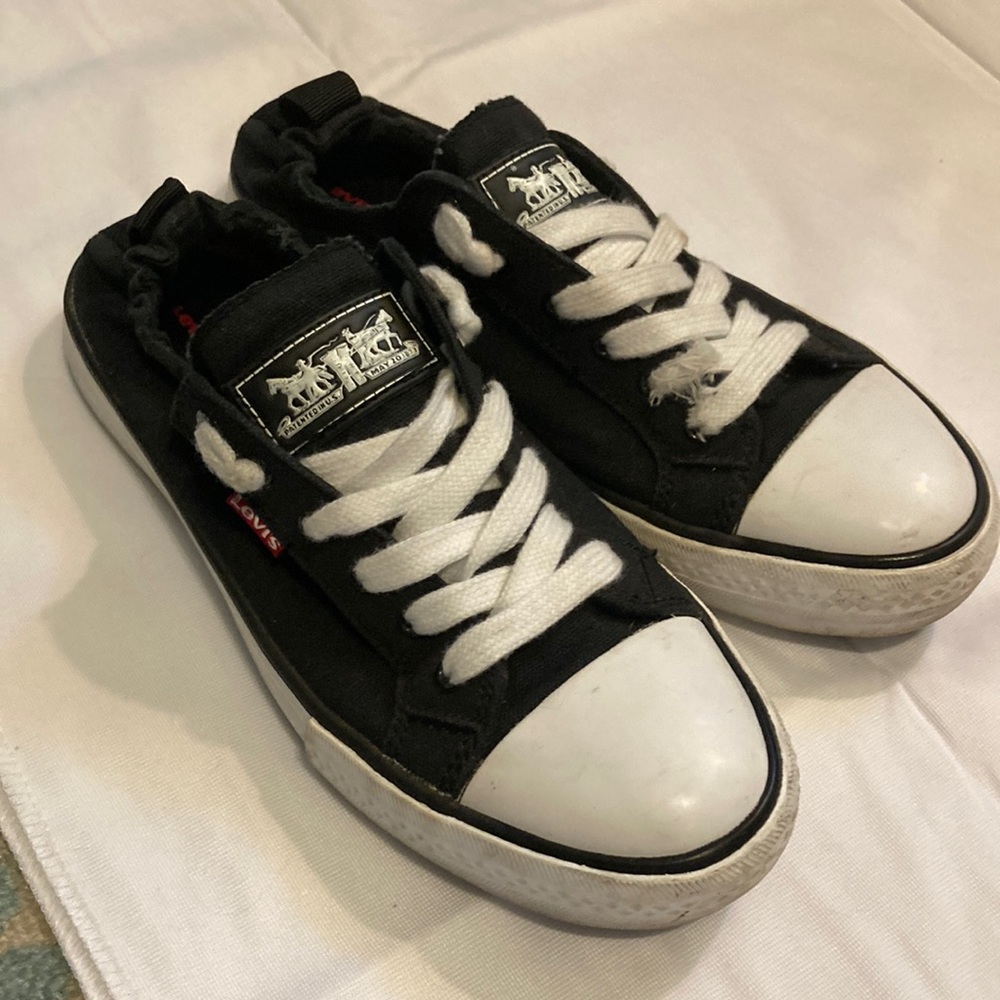 Levi’s canvas upper size 7